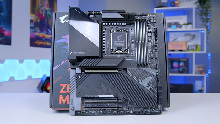 Aorus Master 700