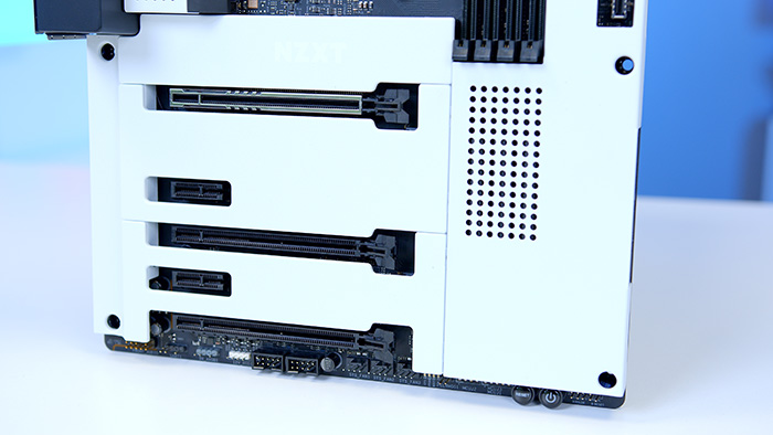 NZXT N7 Review - PCI-E Slots