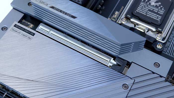 Gigabyte X670E AORUS Master PCI-E 5.0 Slot