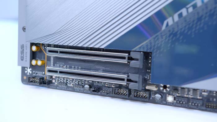 Gigabyte Z790 AORUS Master Bottom PCI-E Slots