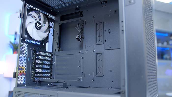 Thermaltake Ceres 500 TG ARGB Spacious Interior