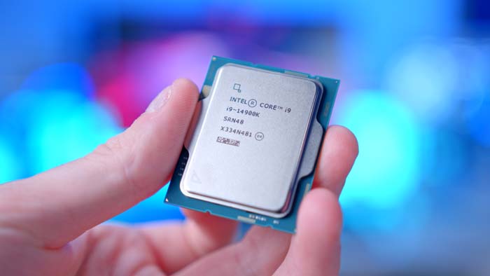 Intel Core i9 14900K in Hand