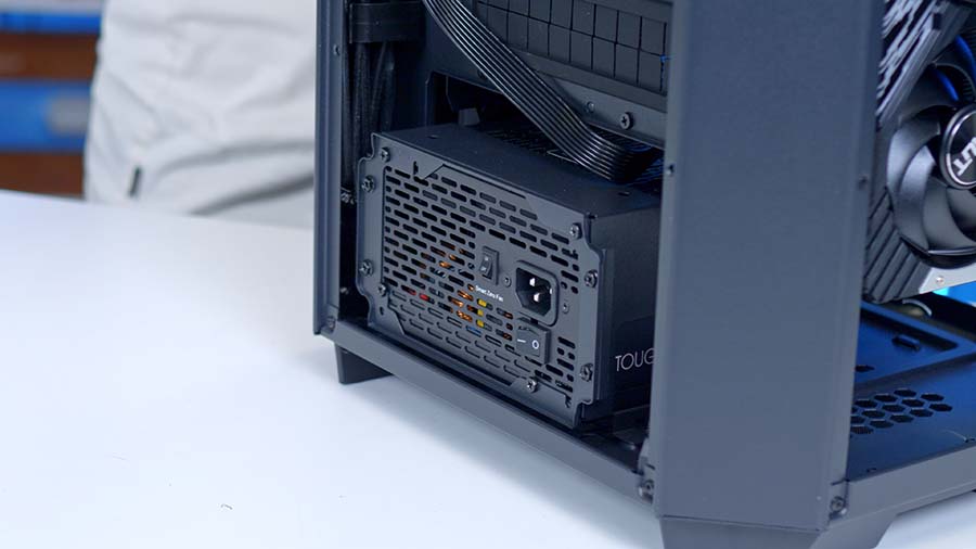 MPI_Thermaltake The Tower 300 PSU Space