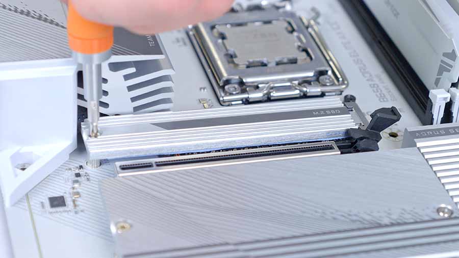 MPI_Deepcool CH560 + 4080 SUPER Remove SSD Heatsink