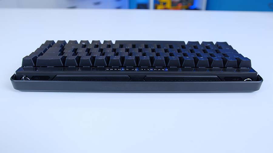 MPI_ASUS ROG Falchion Ace HFX Keyboard in Plastic Cover