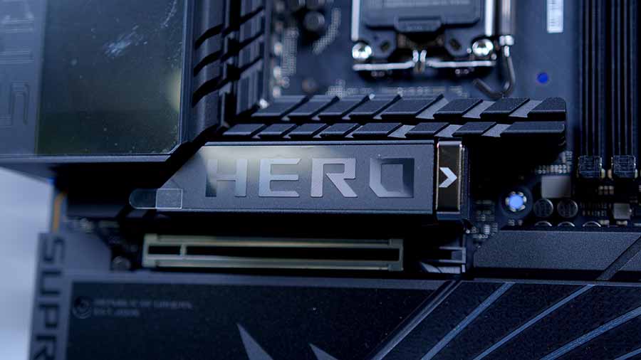 MPI_ASUS Z890 MAXIMUS HERO WiFi Heatsink Close-Up