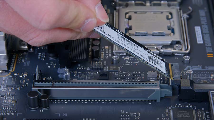 MPI_APNX C1 + ASUS 9070 XT Installing the SSD