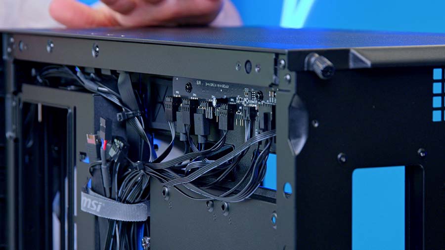 MPI_MSI MPG Velox 300R Airflow PZ Fan & RGB Hub