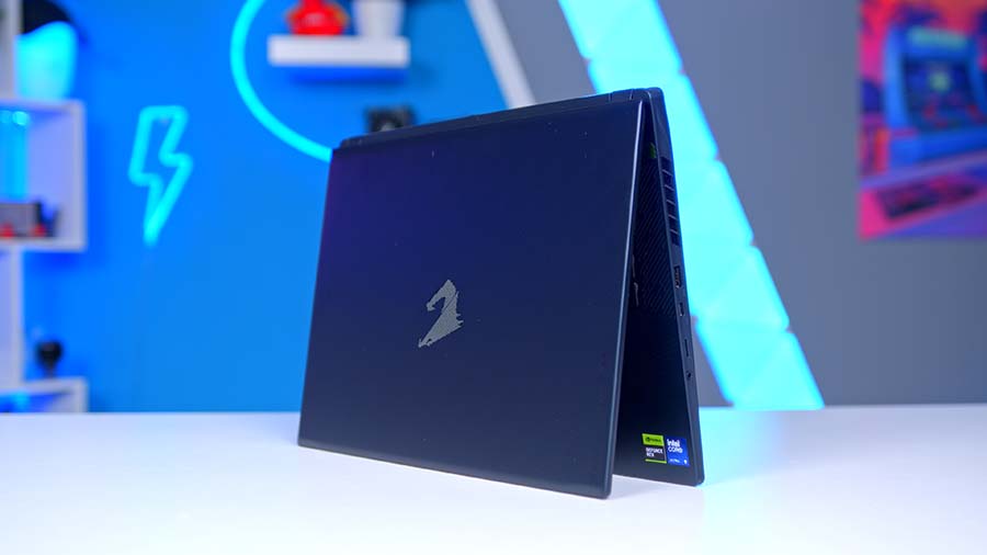 MPI_Gigabyte AORUS Master 16X Standing Upright