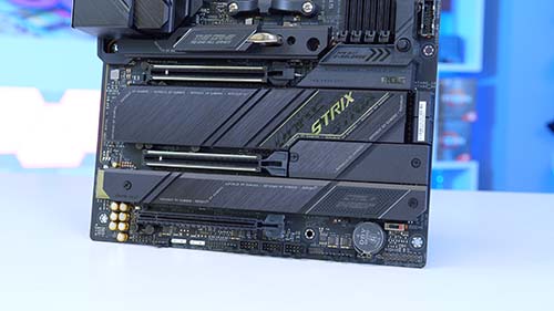 PI_ASUS ROG STRIX X670E-E Gaming WiFi PCI-E Slots