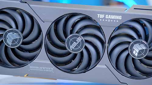 PI_ASUS TUF Gaming RX 7900 GRE OC Fans Close Up