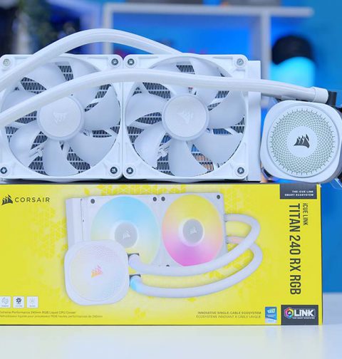 FI_Corsair iCUE LINK TITAN 240 RX