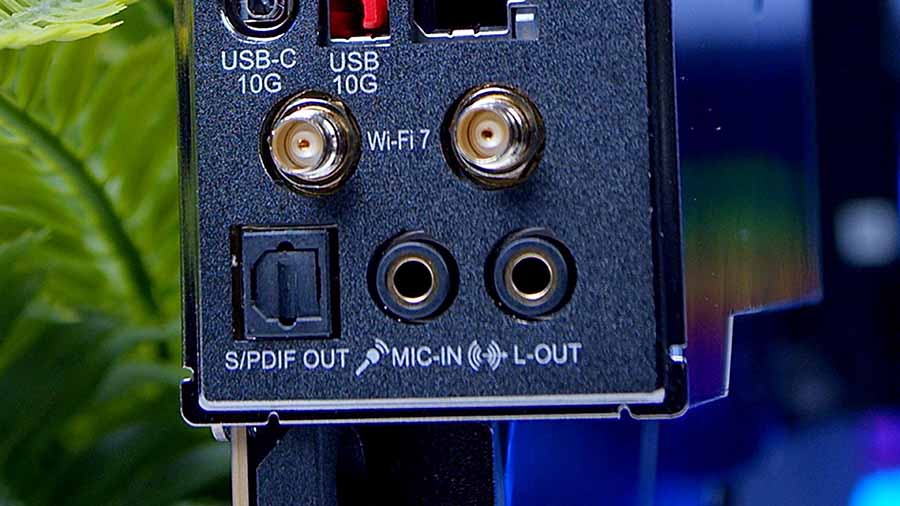 MPI_MSI MEG X870E GODLIKE X EDITION Rear IO Audio