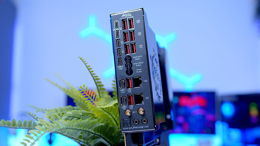 MPI_MSI MEG X870E GODLIKE X EDITION GPU SSD Slot Left