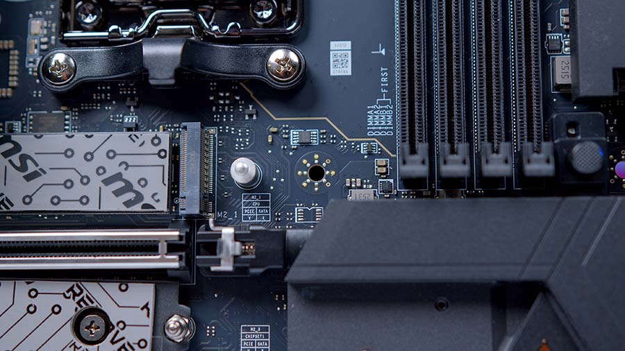 MPI_MSI MEG X870E GODLIKE X M.2 Slot Right